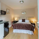 Roger Ground - With Onsite Car Parking Vendégház