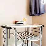 Roger Ground - With Onsite Car Parking Vendégház 4*