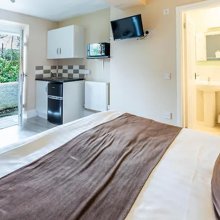 Roger Ground - With Onsite Car Parking Guest house Windermere
