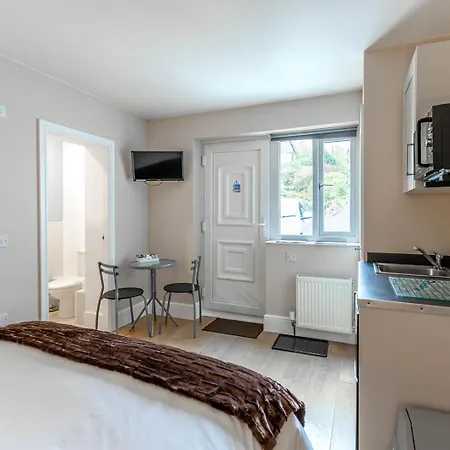 Roger Ground - With Onsite Car Parking 4*