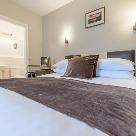 Roger Ground - With Onsite Car Parking Guest house 4*