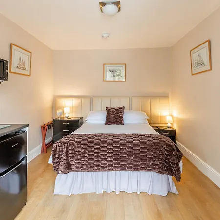 Guest house Roger Ground - With Onsite Car Parking