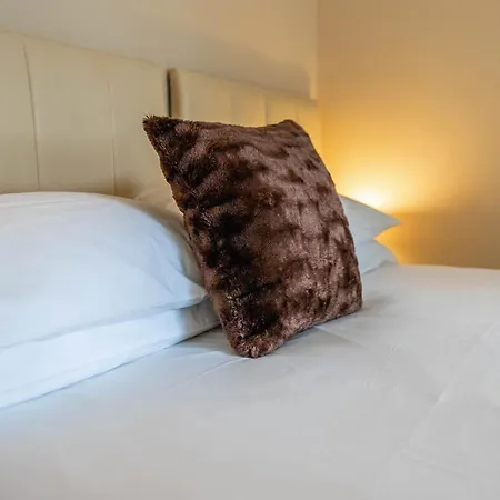 Roger Ground - With Onsite Car Parking