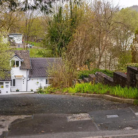 Roger Ground - With Onsite Car Parking 4*