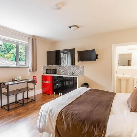 Πανσιόν Roger Ground - With Onsite Car Parking 4*