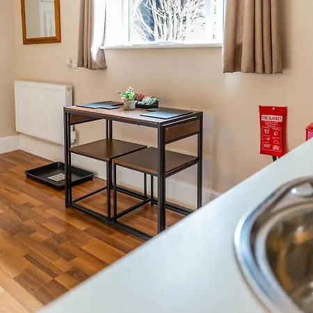 Roger Ground - With Onsite Car Parking Πανσιόν Windermere