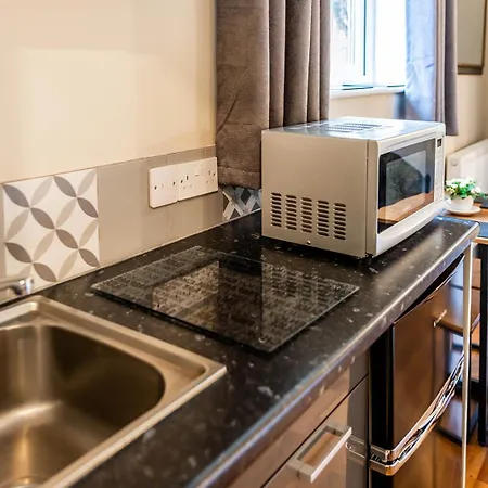 Roger Ground - With Onsite Car Parking Guest house