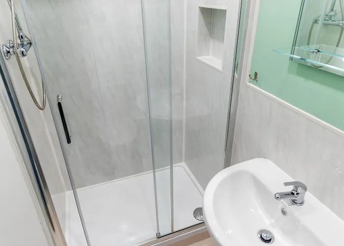 Guest house Roger Ground - With Onsite Car Parking 4*