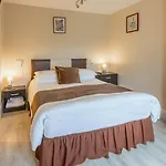 Roger Ground - With Onsite Car Parking