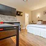 Roger Ground - With Onsite Car Parking Konukevi