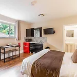 Konukevi Roger Ground - With Onsite Car Parking 4*