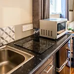 Roger Ground - With Onsite Car Parking Konukevi