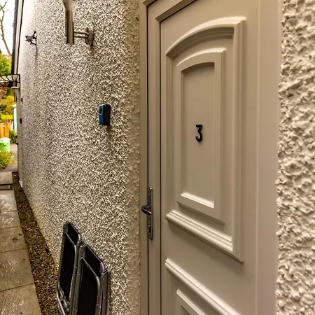 Roger Ground - With Onsite Car Parking 4*