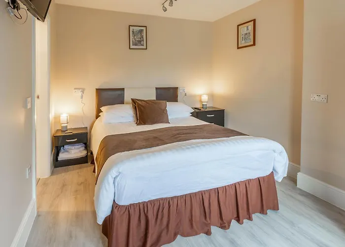 Roger Ground - With Onsite Car Parking