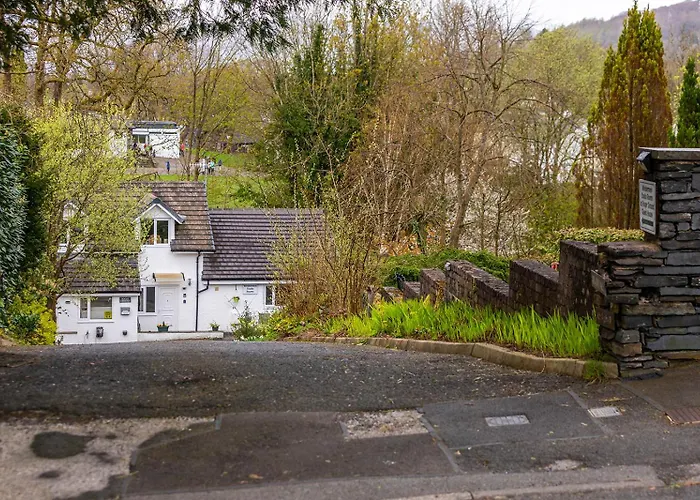 Roger Ground - With Onsite Car Parking 4*