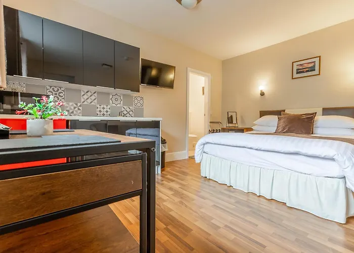 Roger Ground - With Onsite Car Parking 招待所